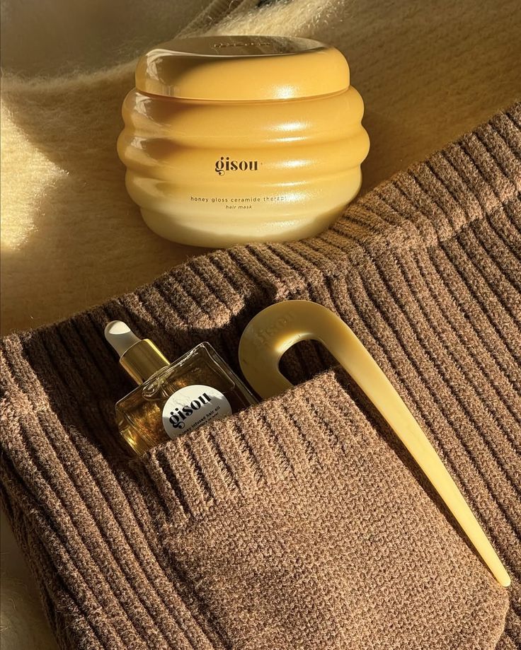 GISOU Honey Gloss Ceramide Therapy Hydrating Hair Mask