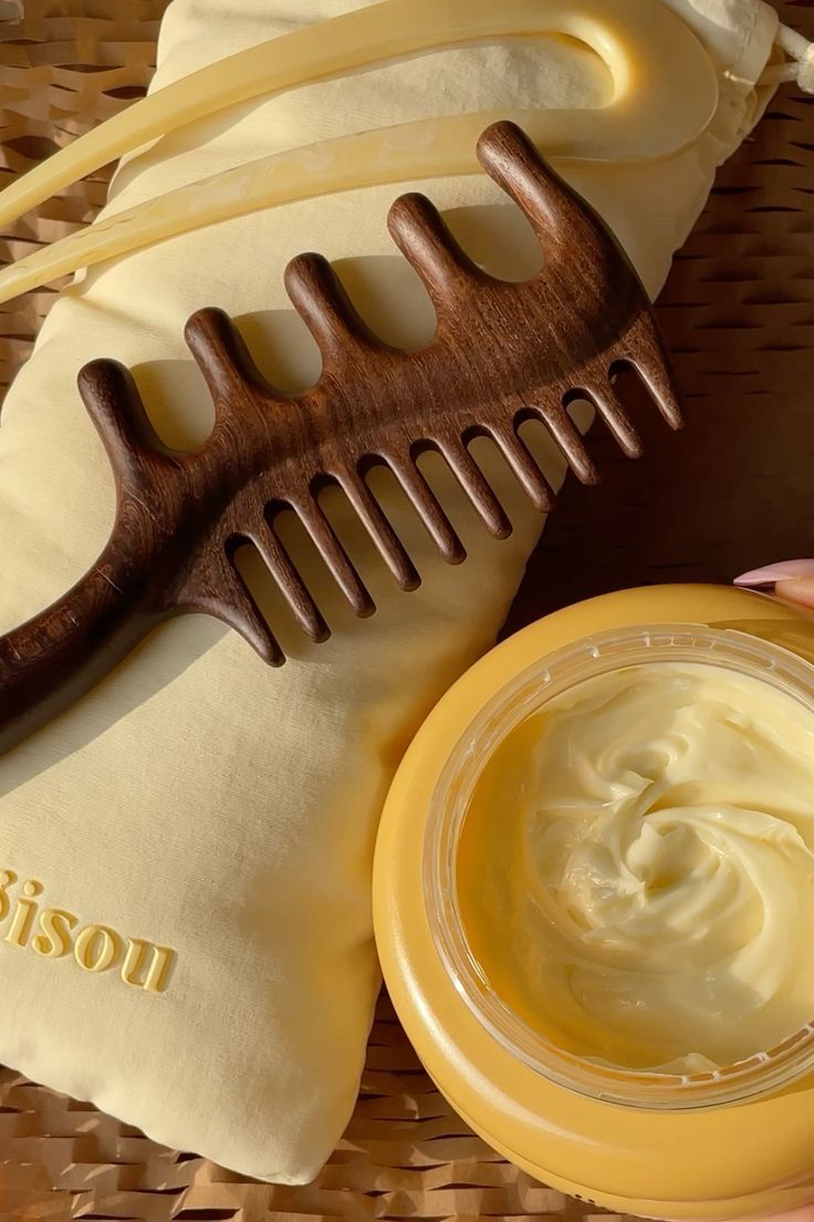 GISOU Honey Gloss Ceramide Therapy Hydrating Hair Mask