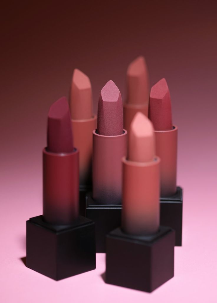Power Bullet Matte Lipstick/ Lápiz labial mate
