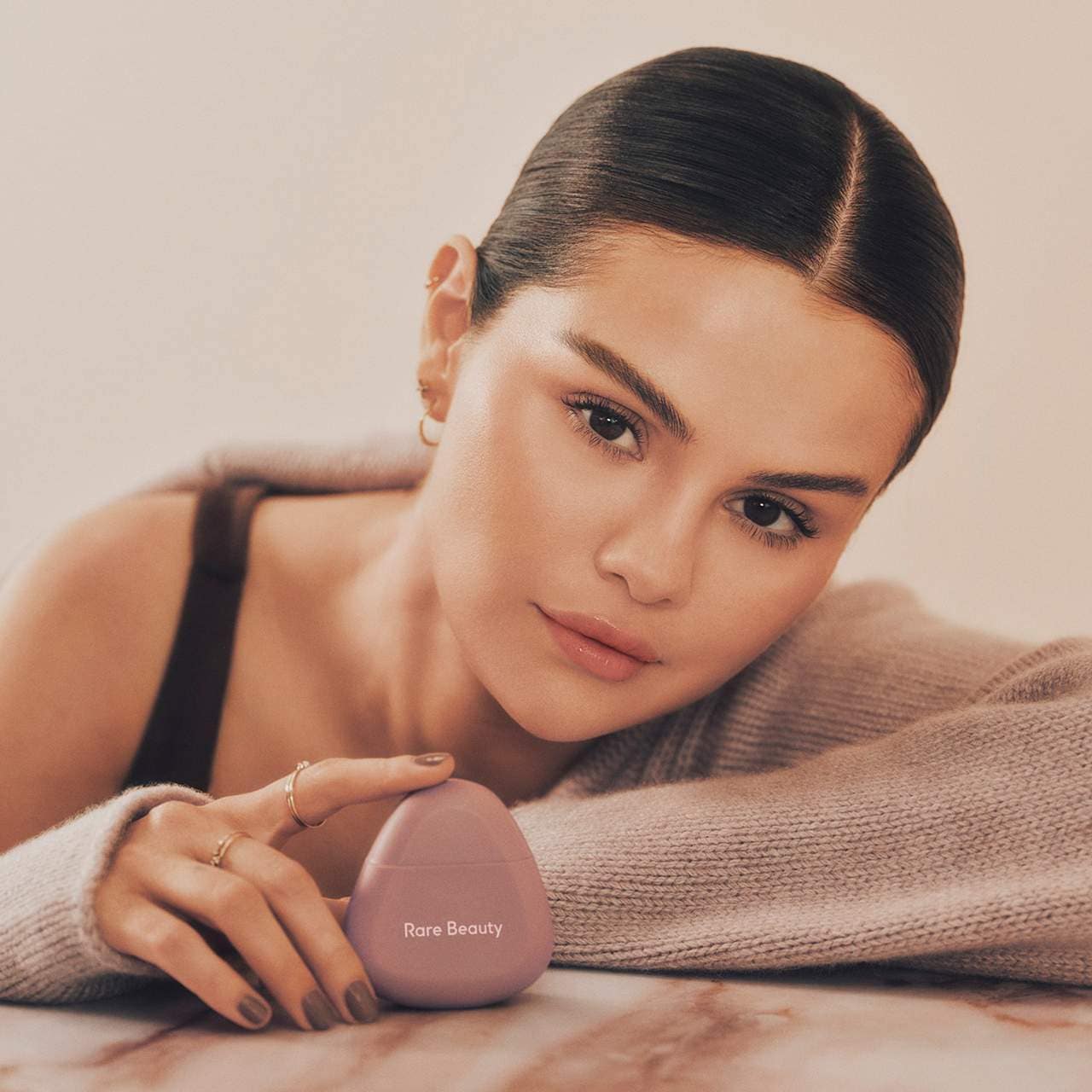 Find Comfort Niacinamide Hydrating Hand Cream / Crema hidratante de manos con niacinamida *Pre-Orden
