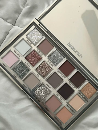Icy Nude Eyeshadow Palette/ Paleta de sombras de ojos *Pre-Orden