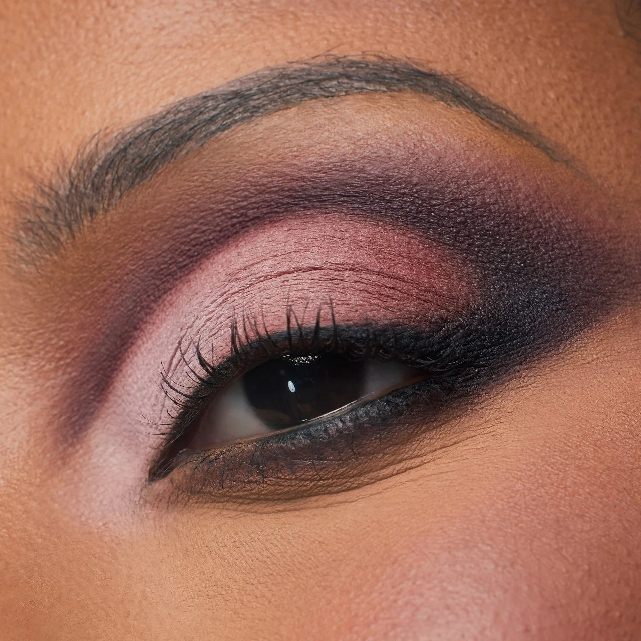Matte Obsessions Eyeshadow Palette/ Paleta de sombras de ojos *Pre-Orden